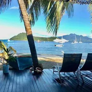 dans-la-baie-des-saintes-les-pieds-dans-leau.comcaribbean.com/